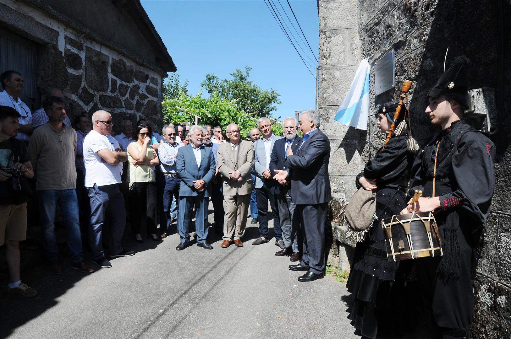 Foto da noticia:O Parlamento de Galicia súmase á homenaxe a Xaquín Lorenzo, Xocas, no 30º aniversario seu pasamento